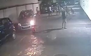 Βίντεο: Αμάξι πέρασε πάνω από παιδί χωρίς να το τραυματίσει θανάσιμα