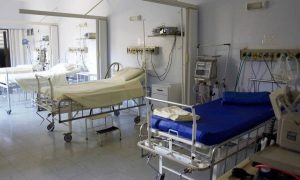 Σπάνια ασθένεια μετέτρεψε 10χρονο σε «φίδι» (σκληρές εικόνες)