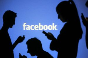 Facebook: Ποια βλάβη μπορείς να προκαλέσει στην ανθρώπινη υγεία;