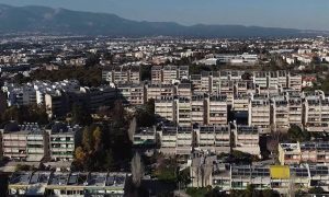 Ηλιακό χωριό: Το ελληνικό ενεργειακό θαύμα που υπόσχονταν 90% ενεργειακή αυτονομία αλλά…