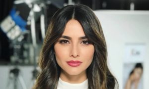 Η προκλητική φωτογραφία της Ηλιάνας Παπαγεωργίου με εφήβους (photo)