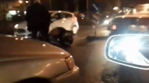 Απίστευτο ξύλο μεταξύ οδηγών στο κέντρο της Πάτρας