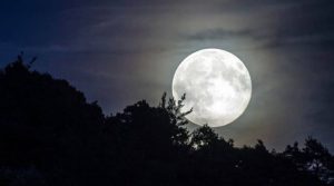 Οι επιστήμονες προειδοποιούν: Μην οδηγείτε μοτοσικλέτα όταν έχει πανσέληνο