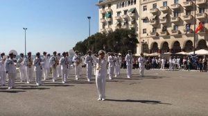 Απολαυστικό: Η μπάντα του Πολεμικού Ναυτικού παίζει το «Despacito» (video)