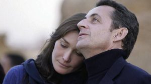 Μπρούνι για Σαρκοζί: Αν με απατήσει θα του κόψω το λαρύγγι και τα αυτιά στον ύπνο του