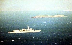 Στεφάνι για του ήρωες των Ιμίων από τον Καμμένο – Τουρκικά μαχητικά κοντά στο σημείο