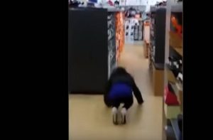 Γυναίκες με τακούνια: Ένα επικό βίντεο (video)