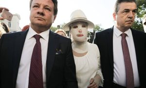 Ιωάννα Παλιοσπύρου: Για πρώτη φορά εικόνες από τα ρούχα την ημέρα της επίθεσης με βιτριόλι