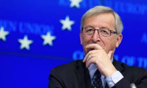 Bloomberg: Συμφωνία μέχρι τη Δευτέρα θέλει ο Γιούνκερ