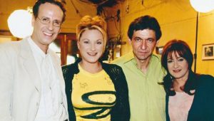 «Δεν θα ζήσω»: Πρωταγωνίστρια του «Καφέ της Χαράς» αποκαλύπτει τι αντιμετώπισε στα πρώτα γυρίσματα
