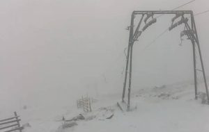 Πού χιονίζει τώρα: Δείτε Live εικόνα από τη χιονόπτωση στο Καϊμακατσαλάν (video)