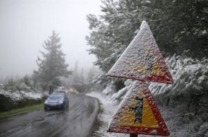 Καιρός: Λίγα χιόνια σήμερα, ανατροπή δεδομένων για τον καιρό των Χριστουγέννων; (video)