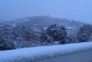 Χιόνια στην Αθήνα: Στα λευκά η Πολιτεία, πάνω από 20 πόντους το χιόνι (photos)