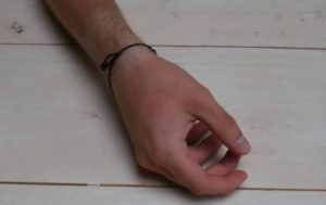 Καήκατε από το σίδερο ή τη σόμπα; Ανακουφιστείτε με αυτό το απλό υλικό! (video)