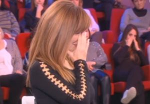 Πάμε Πακέτο: Ράγισαν καρδιές στο πλατό – Κατέρρευσε στα χέρια της κόρης της (video)