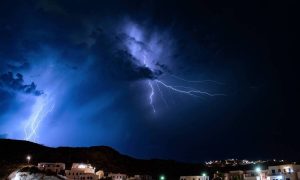Καιρός: Διαδοχικές κακοκαιρίες, καταιγίδες και χιόνια «βλέπει» η ΕΜΥ
