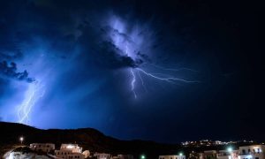 Καιρός – ΕΜΥ: Ερχεται κακοκαιρία με βροχές, καταιγίδες και χιονοπτώσεις στα ορεινά…