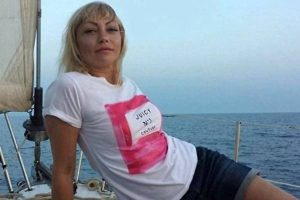 Σοκ: Αντί για ιδιαίτερα έπιασε τη καθηγήτρια να κάνει σεξ με τον 15χρονο γιο της!