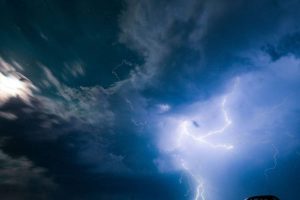 Έντονη κακοκαιρία: Επτακόσιοι κεραυνοί τη χθεσινή ημέρα στην Αττική και 11.000 σε όλη την Ελλάδα! (photos)