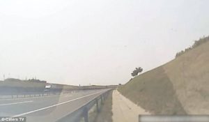 Οδηγός κοιμήθηκε στο τιμόνι και συνέβη αυτό (video)