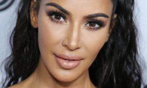 Η Kim Kardashian προκαλεί με μαγιό από το 1996 (photos)