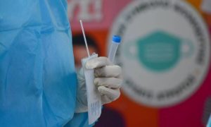 Καλπάζει ο κορονοϊός – Ερχονται νέα μέτρα από την επιτροπή των ειδικών…