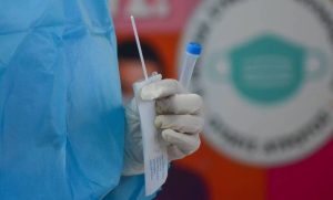 Κορονοϊός: Ακόμα μια μέρα με βροχή κρουσμάτων και νέων νοσηλειών…