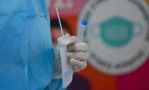 Κρούσματα σήμερα: Συνεχίζεται η τραγωδία, αναπόφευκτα τα νέα μέτρα