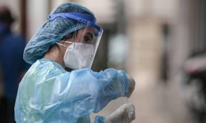Κρούσματα σήμερα: Την Τρίτη το νέο υπέρ – ρεκόρ μολύνσεων…