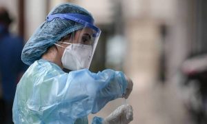 Κρούσματα σήμερα: Καμία τάση βελτίωσης στον δείκτη των νέων θανάτων…