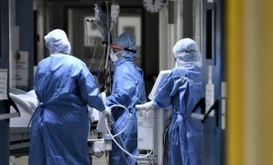Ολοταχώς για νέο ρεκόρ κρουσμάτων, ολοένα και πιο κοντά το Lockdown