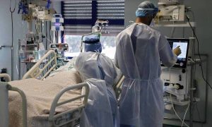 Κορονοϊός: Σοκαριστική εκτίμηση Σαρηγιάννη για πάνω από 100 νεκρούς καθημερινά στα μέσα Δεκεμβρίου