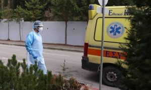 Κρούσματα σήμερα: Σπάει το φράγμα των 30.000 νέων μολύνσεων