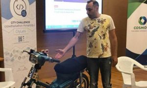 Ελληνική πατέντα: Κρητικός έφτιαξε μηχανάκι που κινείται με τσικουδιά! (photos)