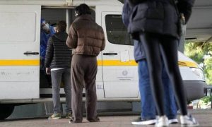 Κρούσματα σήμερα: 51 νέοι θάνατοι σε 24 ώρες, 425 οι διασωληνωμένοι