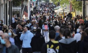 Κρούσματα σήμερα: Ξανά πάνω από 7.000 οι νέες μολύνσεις, ολοταχώς για το μαύρο ρεκόρ…