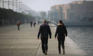 Κρούσματα σήμερα: 18.988 νέες μολύνσεις – 70 θάνατοι και 358 διασωληνωμένοι