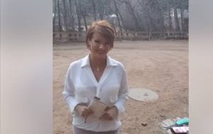 Θα τα χάσετε όταν δείτε τι… βγάζει από μέσα της αυτή η σέξι γυναίκα (video)