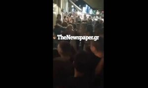 Άγριο ξύλο ανήλικων κοριτσιών στο κέντρο του Βόλου (video)