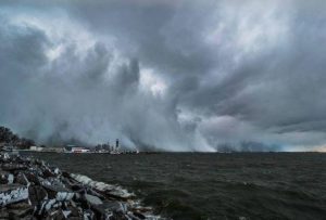 Lake Effect: Το καιρικό φαινόμενο που θα σαρώσει τη χώρα (video)