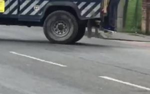 Μεθυσμένος πήγε να το παίξει λαθρεπιβάτης και… έφαγε τα μούτρα του (Video)