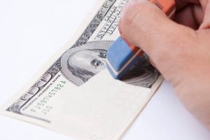 Δέκα ορθογραφικά λάθη που κόστισαν εκατομμύρια δολάρια (video)