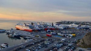Συγκλονιστικό βίντεο: Θύελλα 10 μποφόρ στο λιμάνι της Ραφήνας