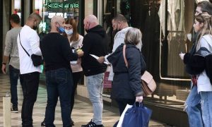 Μάσκα στους εξωτερικούς χώρους μέχρι νέας απόφασης…