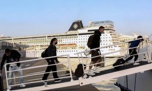 Υποχρεωτική η χρήση μάσκας σε ταξί και πλοία