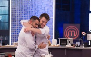 MasterChef: «Βουίζει» το διαδίκτυο για τον τελικό φάκελο! (pics+vid)