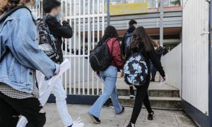 Φουντώνουν τα κρούσματα στα σχολεία μετά από εκδρομές! Τι καταγγέλει η ΟΛΜΕ