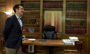 Διαδοχικές συναντήσεις Τσίπρα στο Μαξίμου με τους υπουργούς της κυβέρνησης