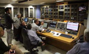 «Μαύρο» στο MEGA: Στο control οι εργαζόμενοι – Ξέσπασαν σε κλάματα (pics)
