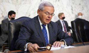 Ηχηρό ράπισμα Μενέντεζ σε Τουρκία – Μπλόκο του γερουσιαστή των ΗΠΑ στην πώληση νέων όπλων